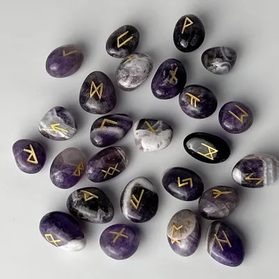 Скандинавські магічні руни - аметист шеврон