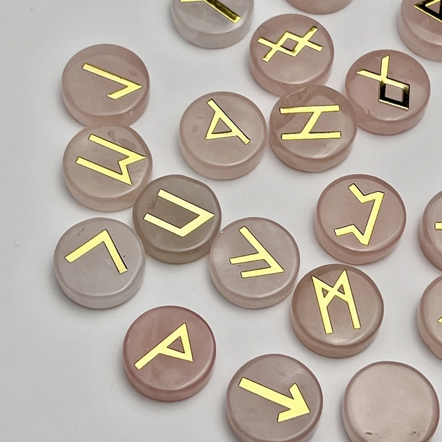 Скандинавські магічні руни - рожевий кварц, для практик на кохання та стосунки charmy com ua