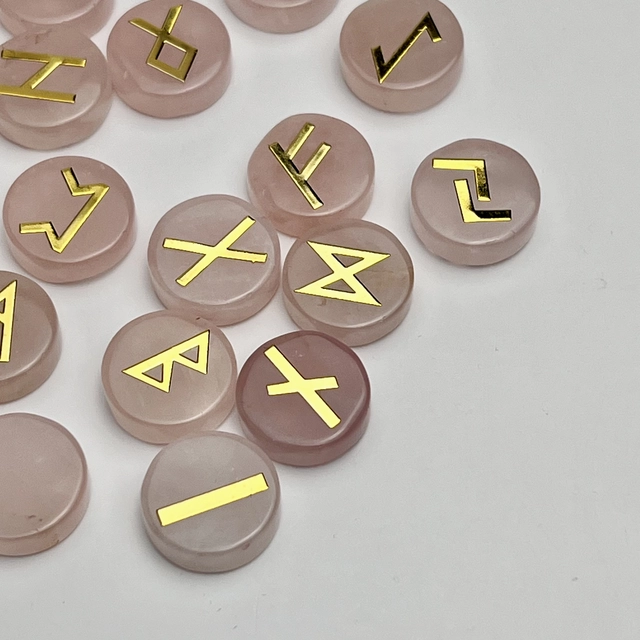 Скандинавські магічні руни - рожевий кварц, для практик на кохання та стосунки charmy com ua