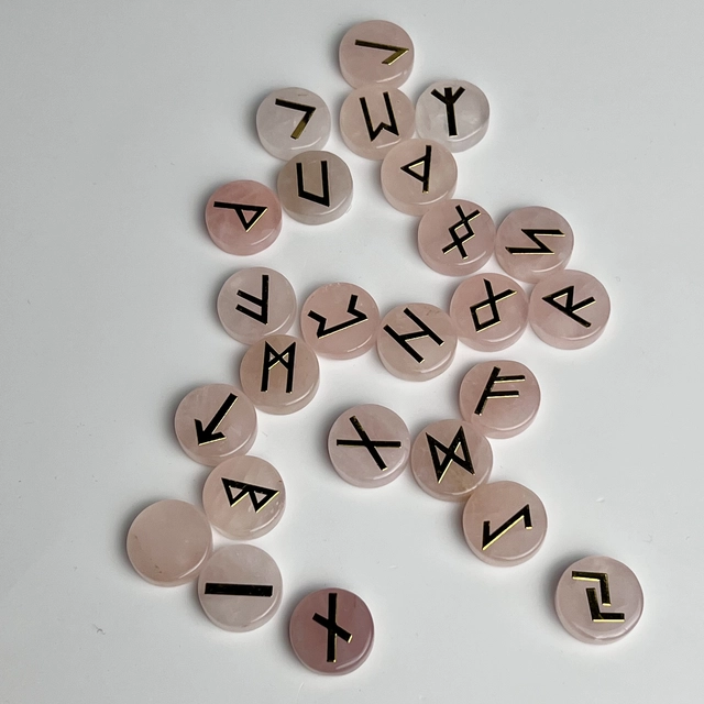 Скандинавські магічні руни - рожевий кварц, для практик на кохання та стосунки charmy com ua