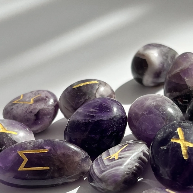 Скандинавські магічні руни - аметист