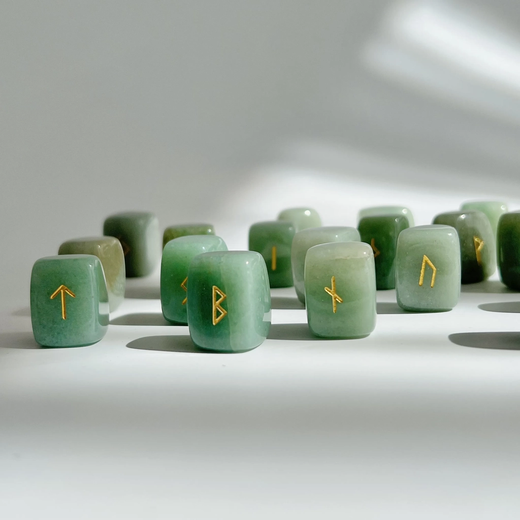 Скандинавські магічні руни - зелений авантюрин