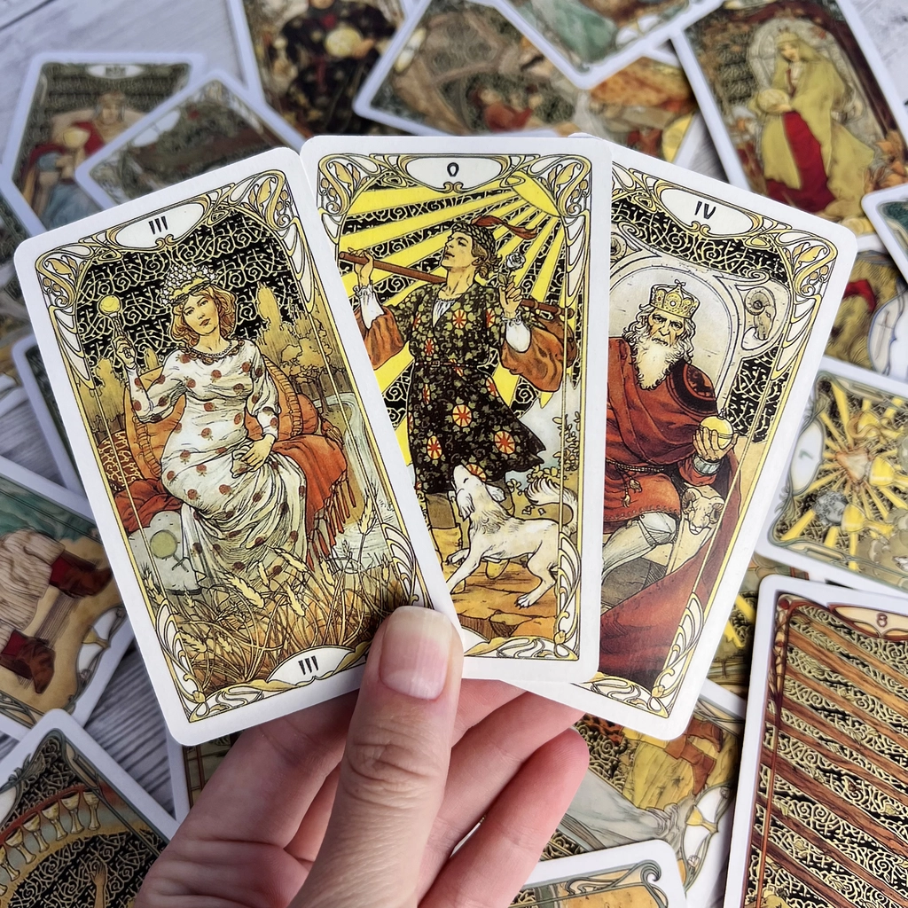 Карти Таро Golden Art Nouveau - портативний формат, елегантність модерну