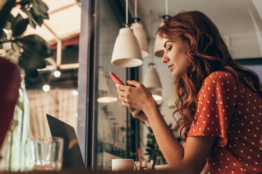 Woman talking to chat agent on website through chat software