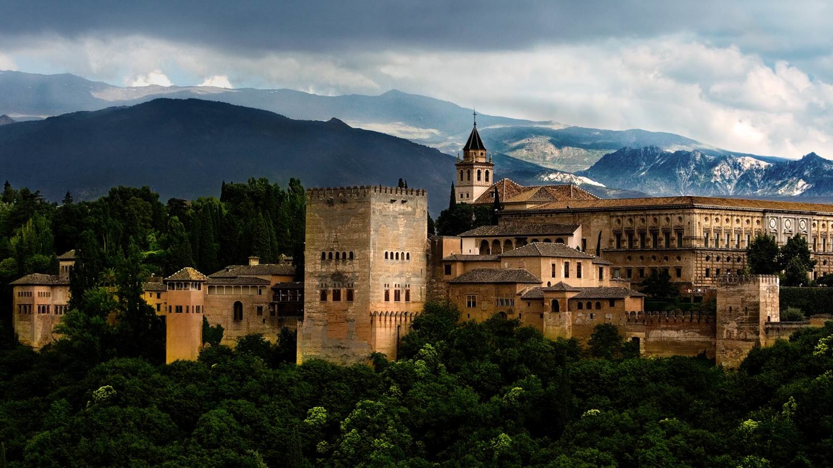 Avoid the Queue: Book Your Skip-the-Line Alhambra Ticket Online - Play  Granada - Granada - Granada