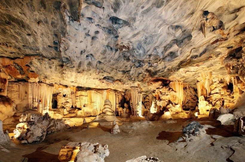 Cango Caves Heritage - Oudtshoorn - R62