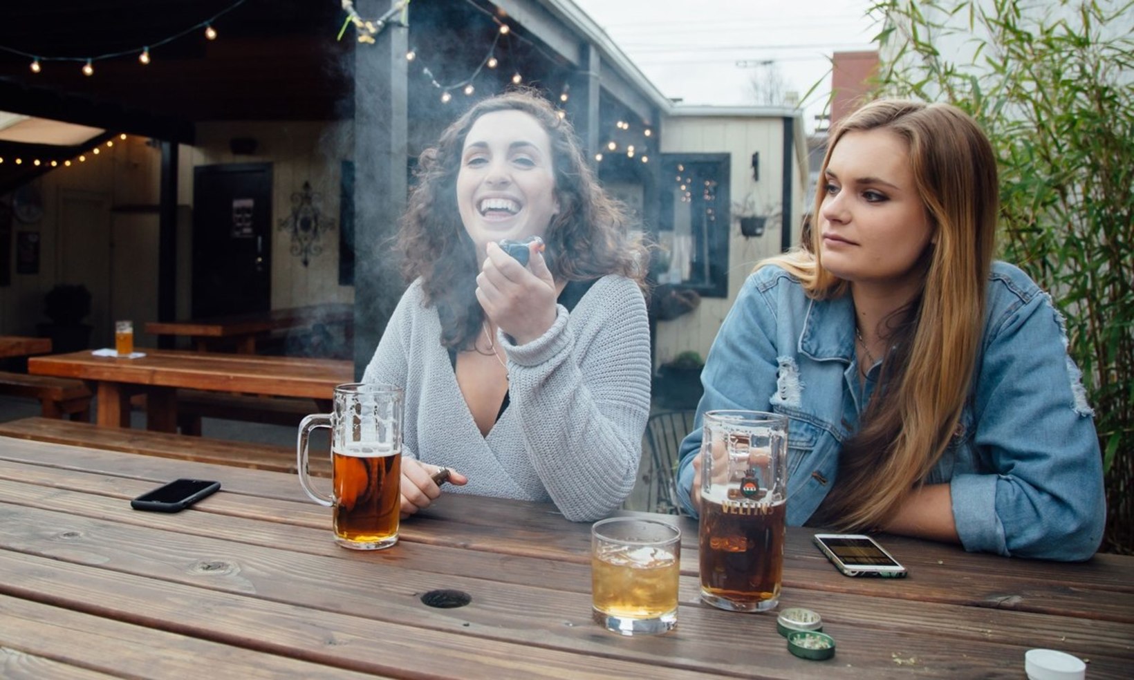 SMOKING PATIO