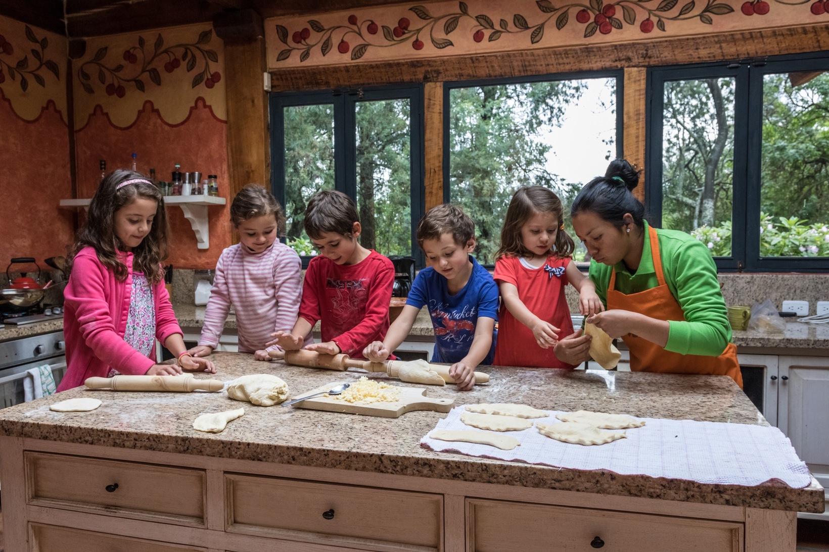 Learn how to make Ecuadorian empanadas...