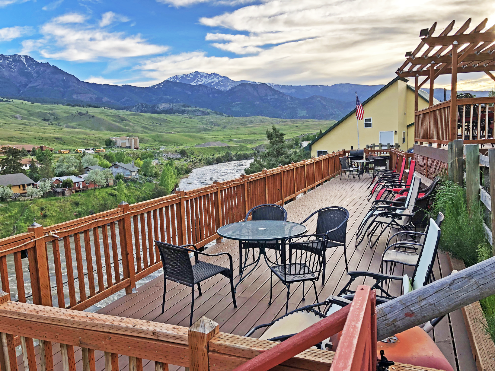 Yellowstone Riverside Cottages