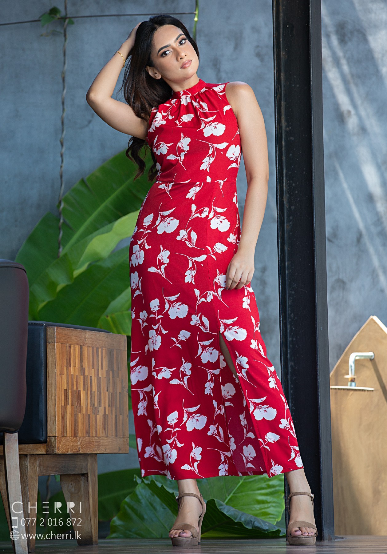 Desert Dream - V-Neck Sleeveless Maxi Dress