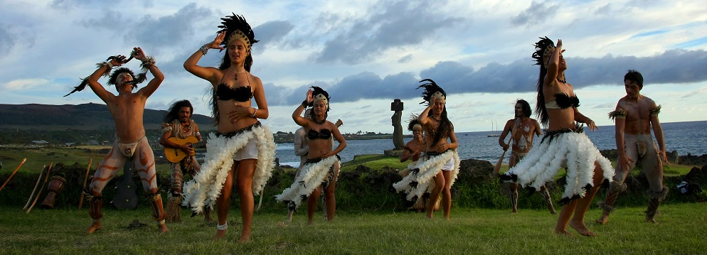 La danza tradicional es una de las actividades en Rapa Nui (Isla de Pascua)