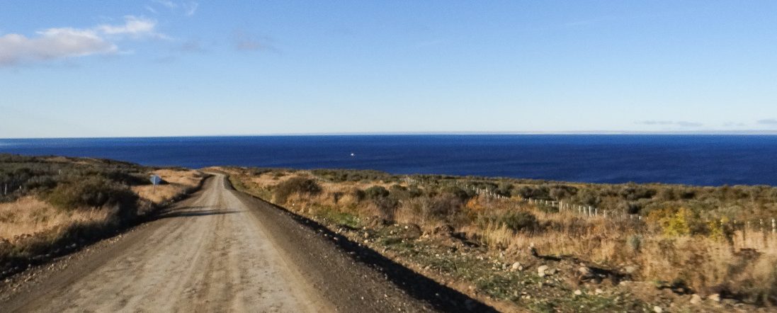 Imagen de una carretera desierta en Tierra del Fuego.