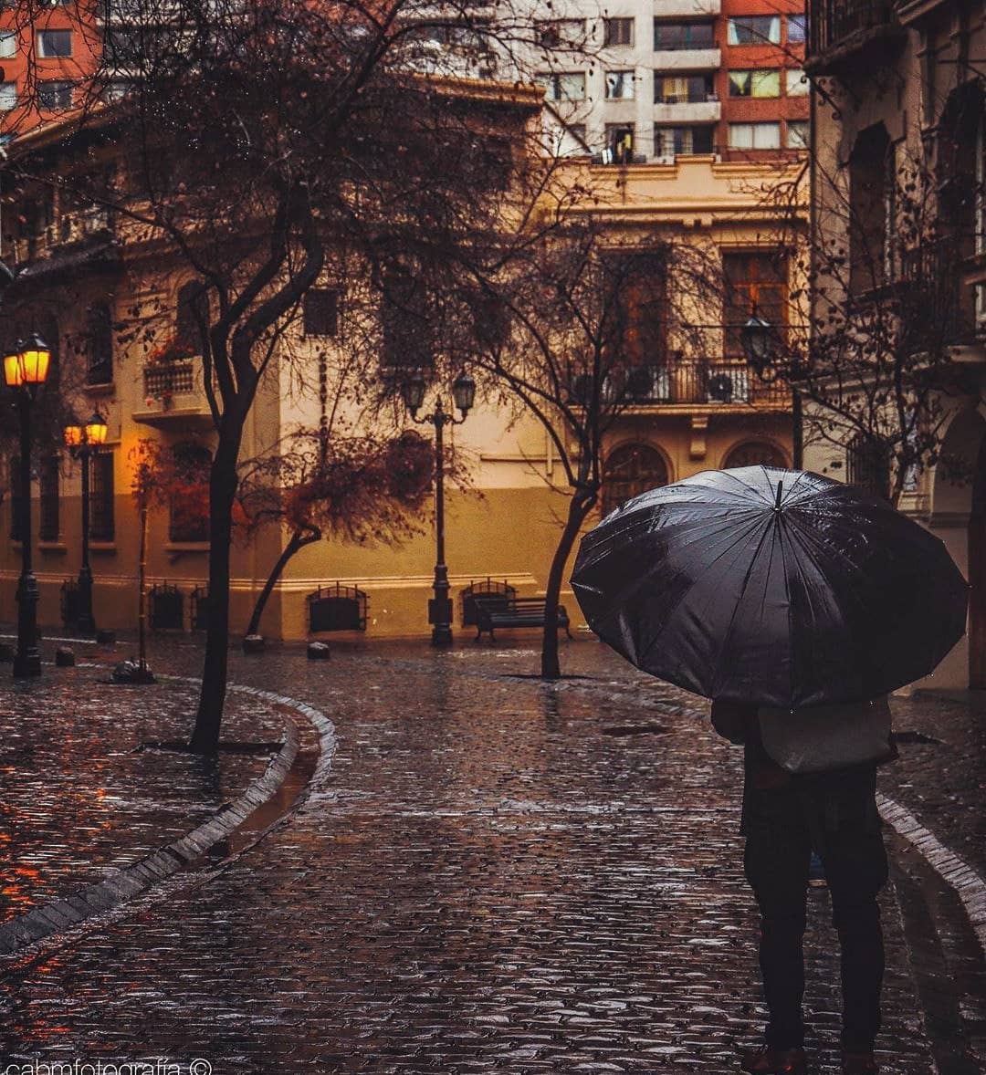 16th century cobblestone street, Paris-Londres neighborhood, Santiago Heritage Route.