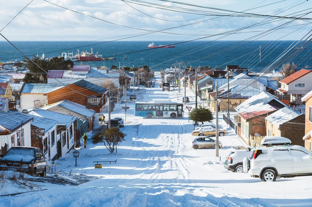 Calles cubiertas de nieve en Punta Arenas