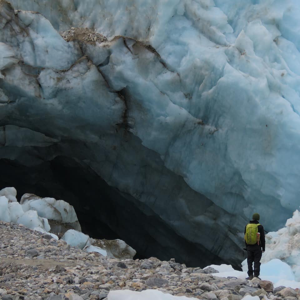 Tourist contemplating the Calluqueo glacier in Aysén