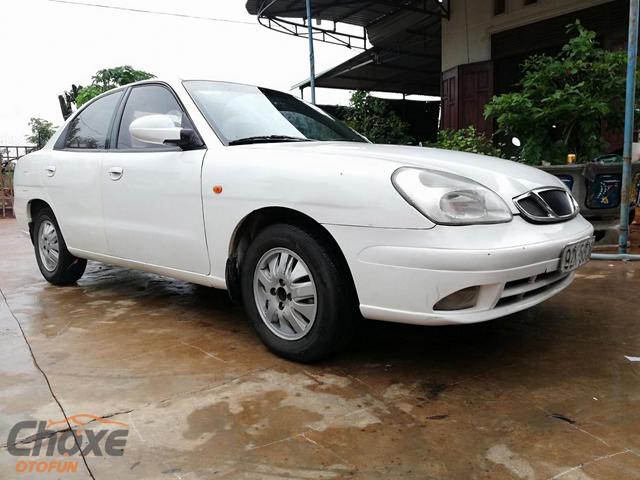Cần bán Daewoo Nubira năm sản xuất 2003 màu trắng xe nhập