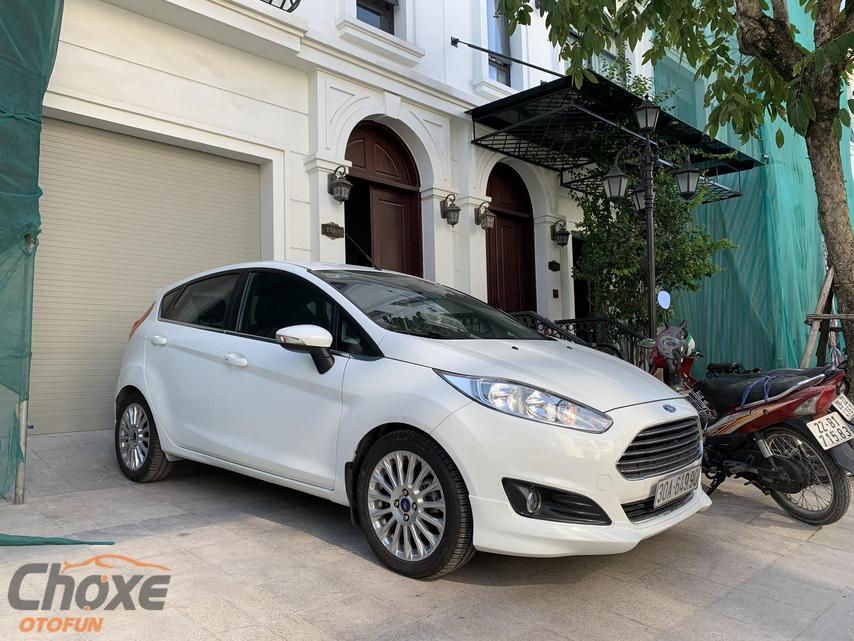 Chinhchu vende un FORD Fiesta Hatchback blanco de un millón de dólares en Hanoi fiesta se hatchback 2015 Chinhchu vende un FORD Fiesta Hatchback blanco de un millón de dólares en Hanoi