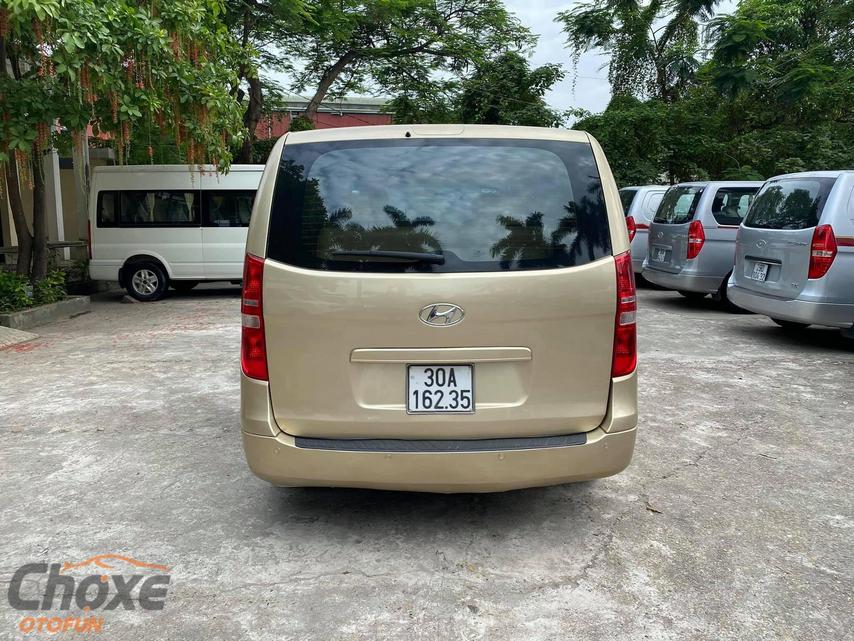  Dungle0 vende una mini furgoneta amarilla HYUNDAI Starex (mini MPV) valorada en millones en Hanoi