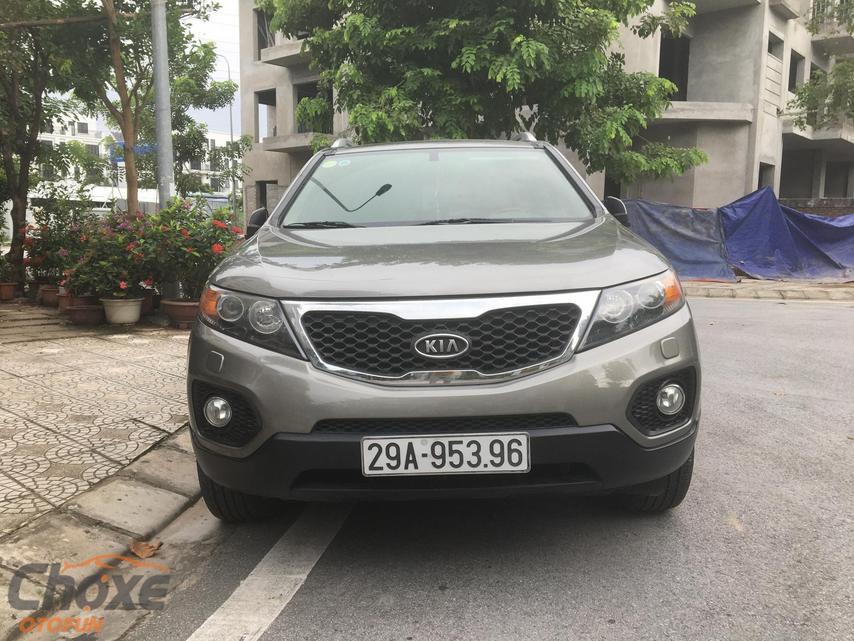  Anhkhanh1 vende un SUV KIA Sorento gris valorado en millones en Hanoi