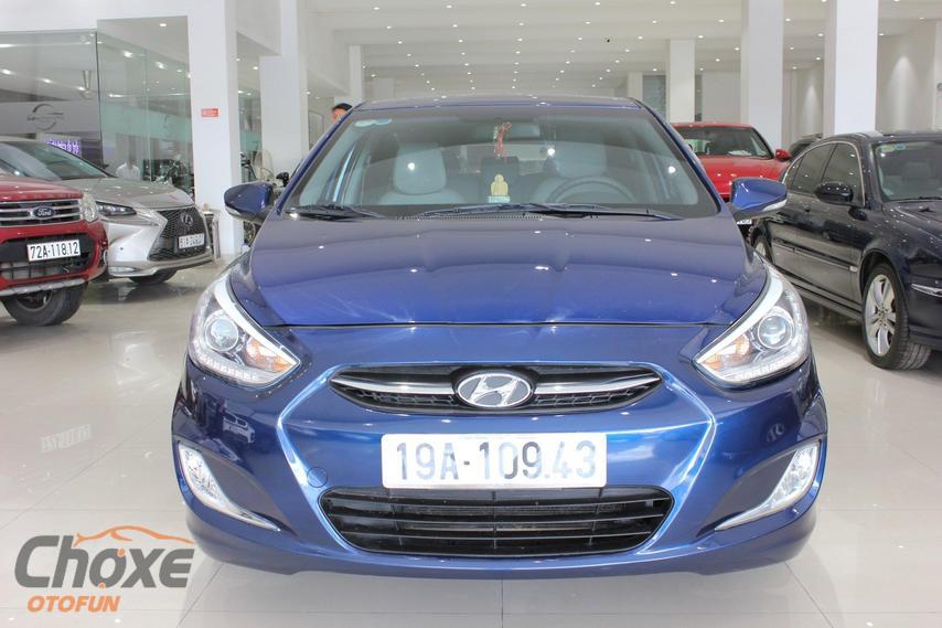 Trẻ trung với bộ ảnh Hyundai Accent Blue 2015 đón Noel