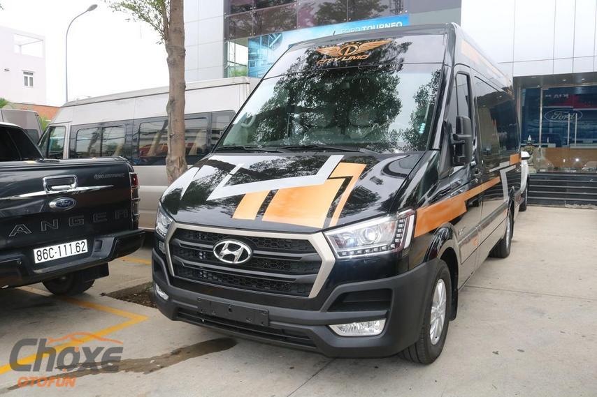  citylimo vende mini van (mini MPV) HYUNDAI Starex en color Black por miles de millones de millones en Ho Chi Minh