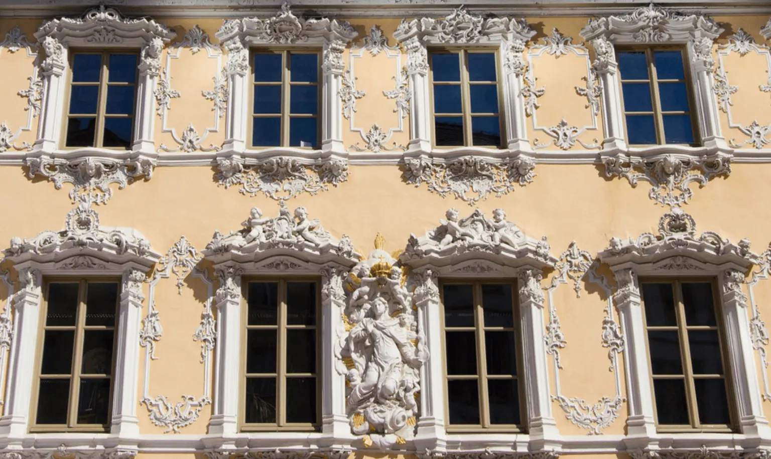 Une façade rococo cover