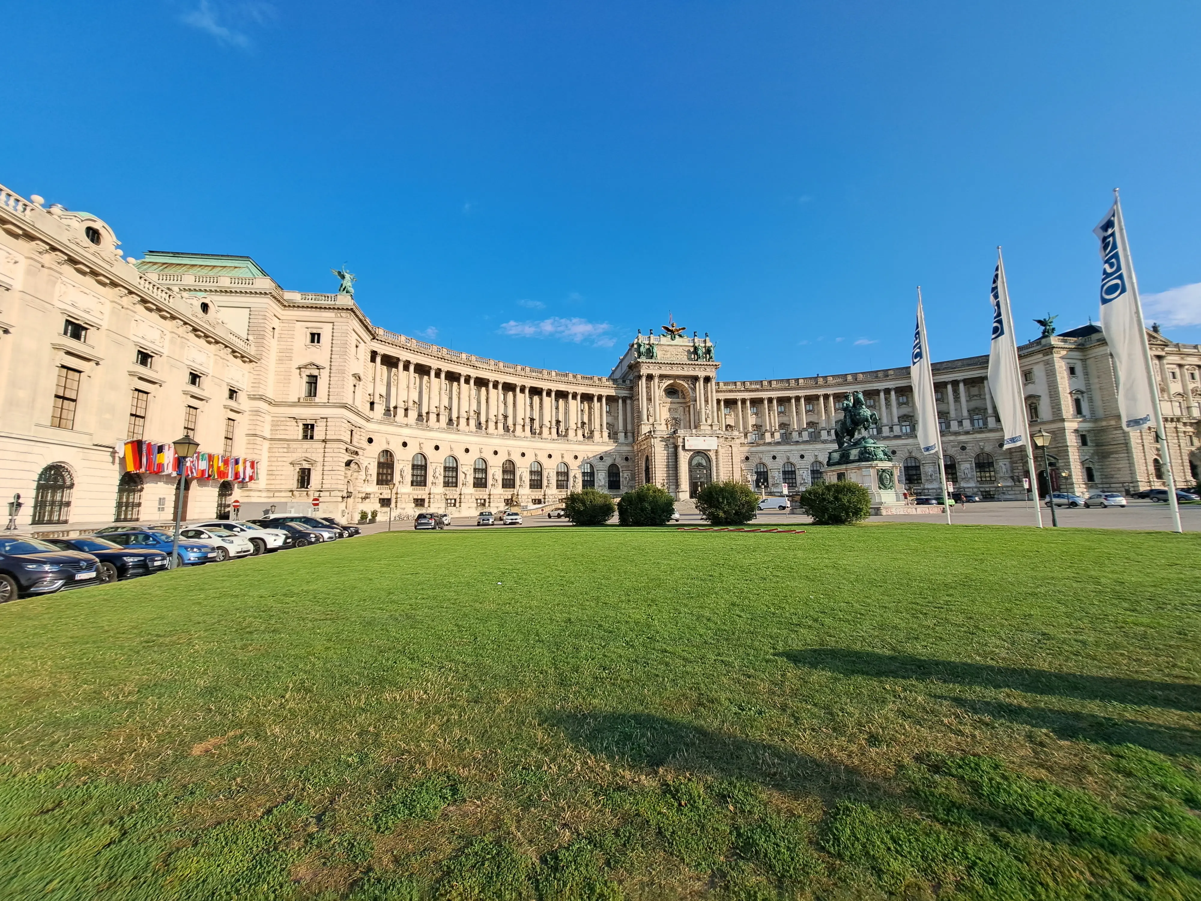 Heldenplatz cover