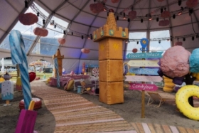 Ein Bild, das Spielplatz, Gelände, Spielzeug, Im Haus enthält.

KI-generierte Inhalte können fehlerhaft sein.
