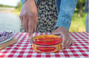 Een blik surströmming, een traditionele Zweedse specialiteit.