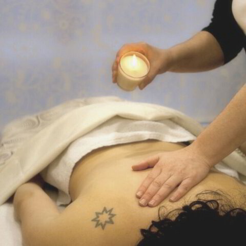 Massage with hot candles