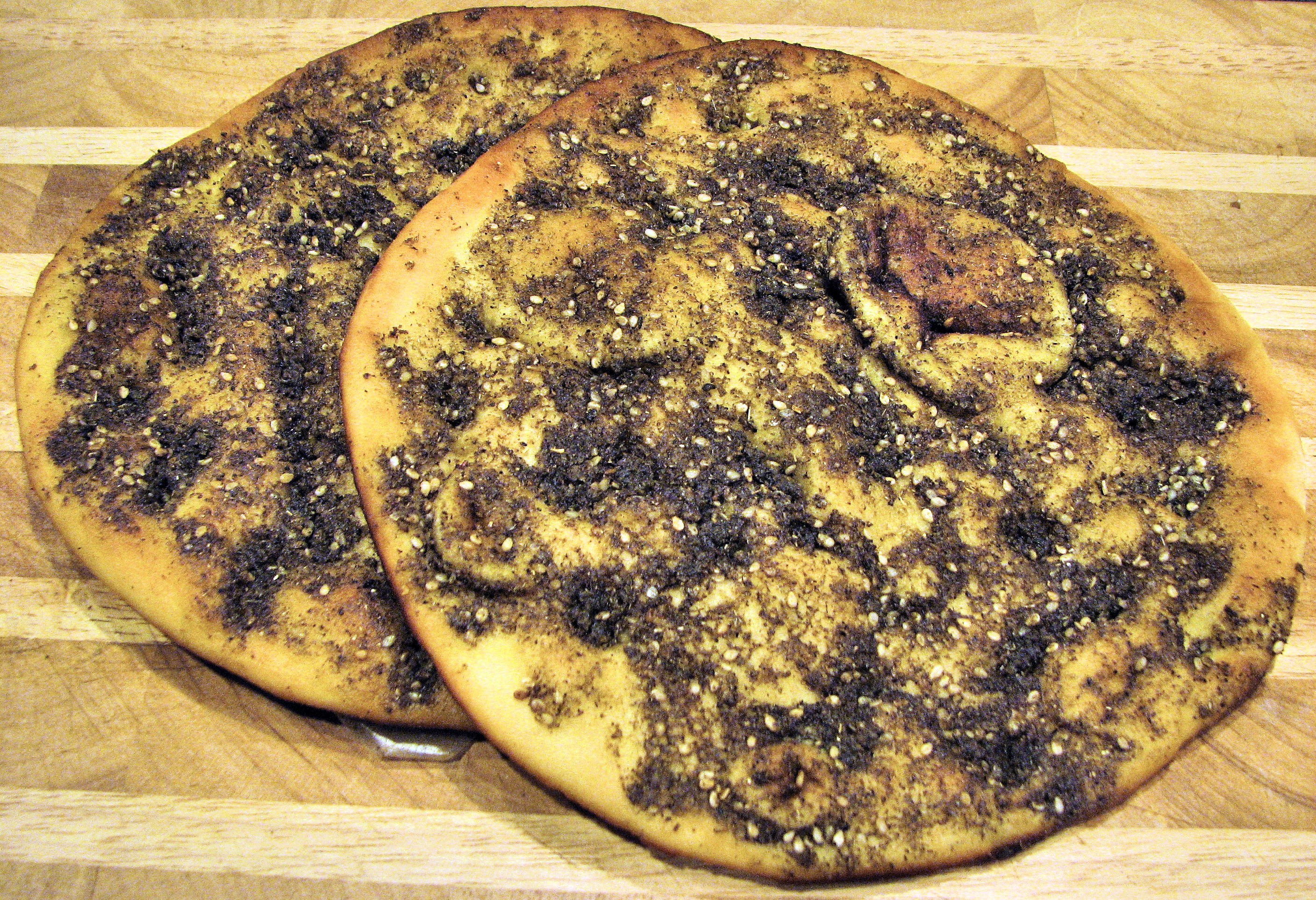 Manakish zaatar - Lifestyle - Wikimedia