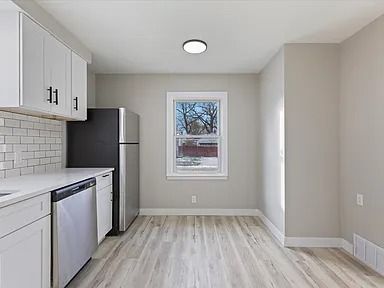 3 bedroom, 1 bath bungalow in Hazel Park! Available for rent