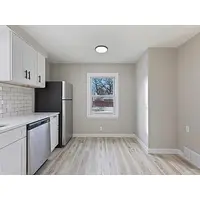 3 bedroom, 1 bath bungalow in Hazel Park! Available for rent