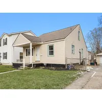 3 bedroom, 1 bath bungalow in Hazel Park! Available for rent
