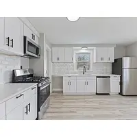 3 bedroom, 1 bath bungalow in Hazel Park! Available for rent