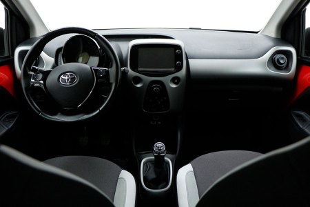 Toyota Aygo Gasolina 1.0 70 x-play 9