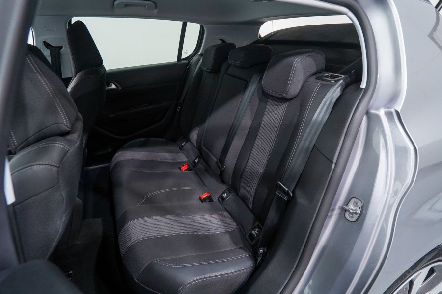 Peugeot 308 Diésel 308 1.5BlueHDi S&S Allure 130 32