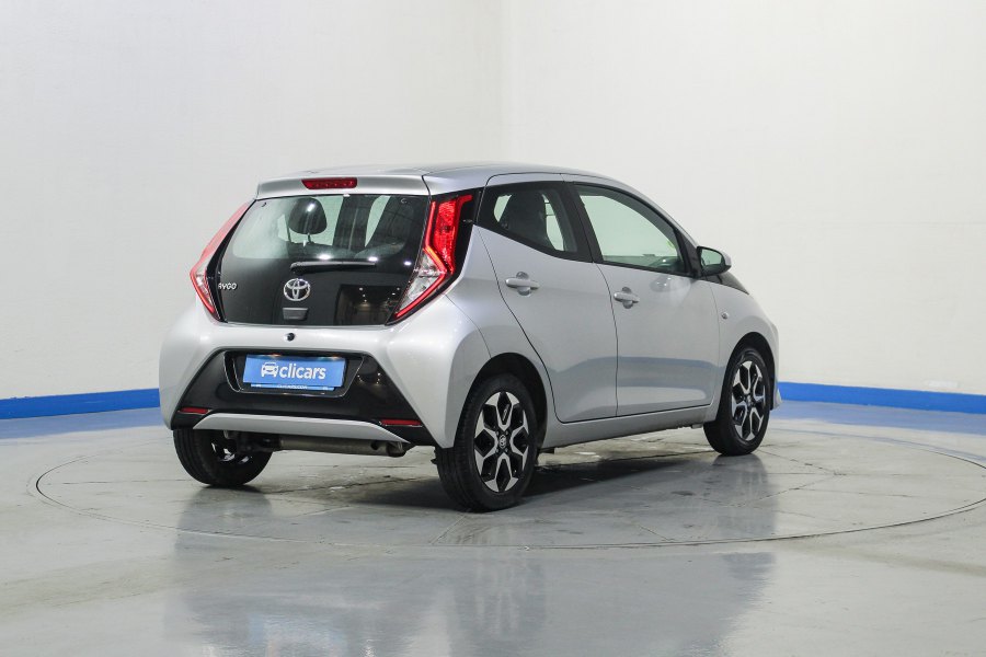 Toyota Aygo Gasolina 1.0 70 x-play 5