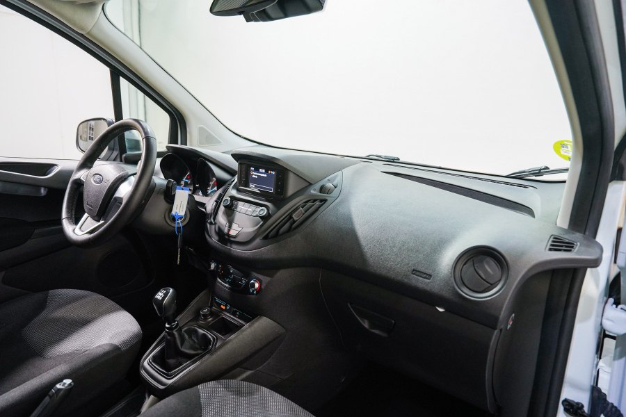 Ford Tourneo Courier Diésel 1.5 TDCi 55kW (75CV) Ambiente 29