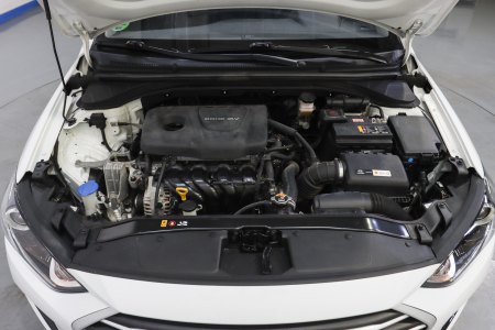Hyundai Elantra Gasolina 1.6 MPI Klass 33