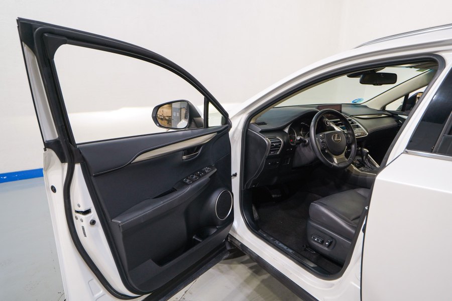 Lexus NX Híbrido 2.5 300h Executive Navigation 4WD 17
