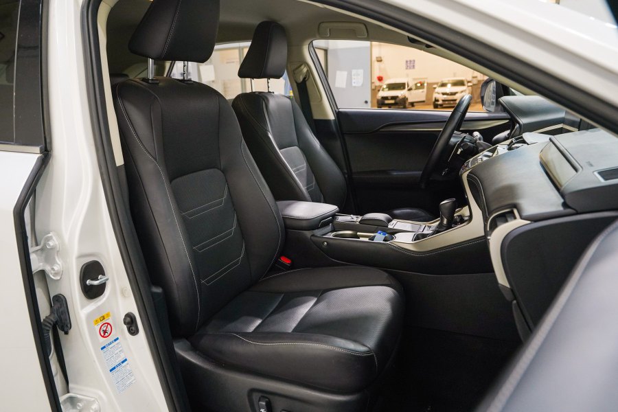 Lexus NX Híbrido 2.5 300h Executive Navigation 4WD 14