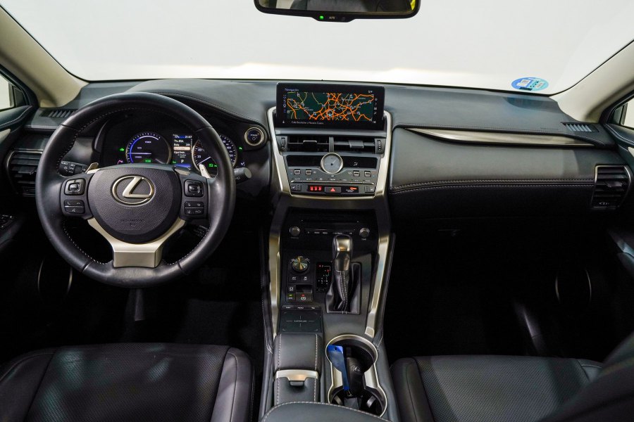 Lexus NX Híbrido 2.5 300h Executive Navigation 4WD 11