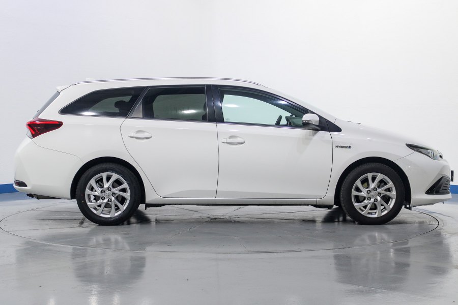 Toyota Auris Híbrido 1.8 140H Active Touring Sports 6