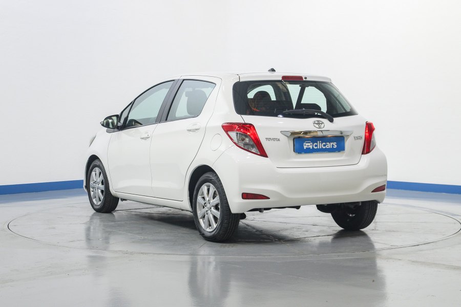 Toyota Yaris Gasolina 100 Active 8