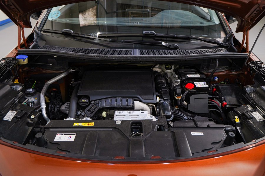 Peugeot 5008 Gasolina 1.2 PureTech 96KW S&S Active Pack EAT8 41