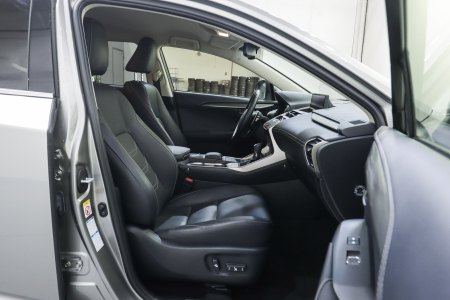 Lexus NX Híbrido 2.5 300h Executive Kick Power+Navig 17