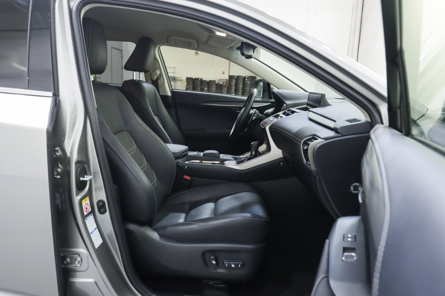 Lexus NX Híbrido 2.5 300h Executive Kick Power+Navig 9
