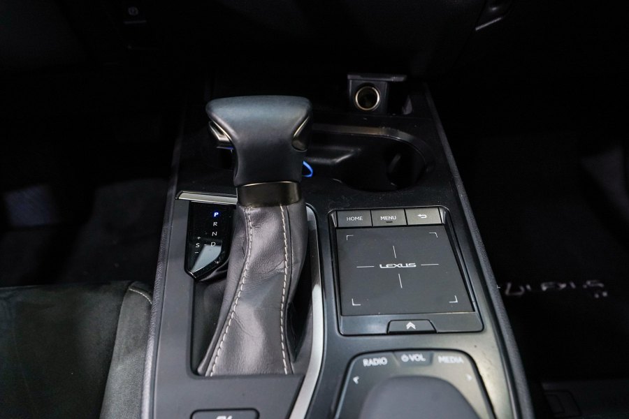 Lexus UX Híbrido 2.0 250h Business 28