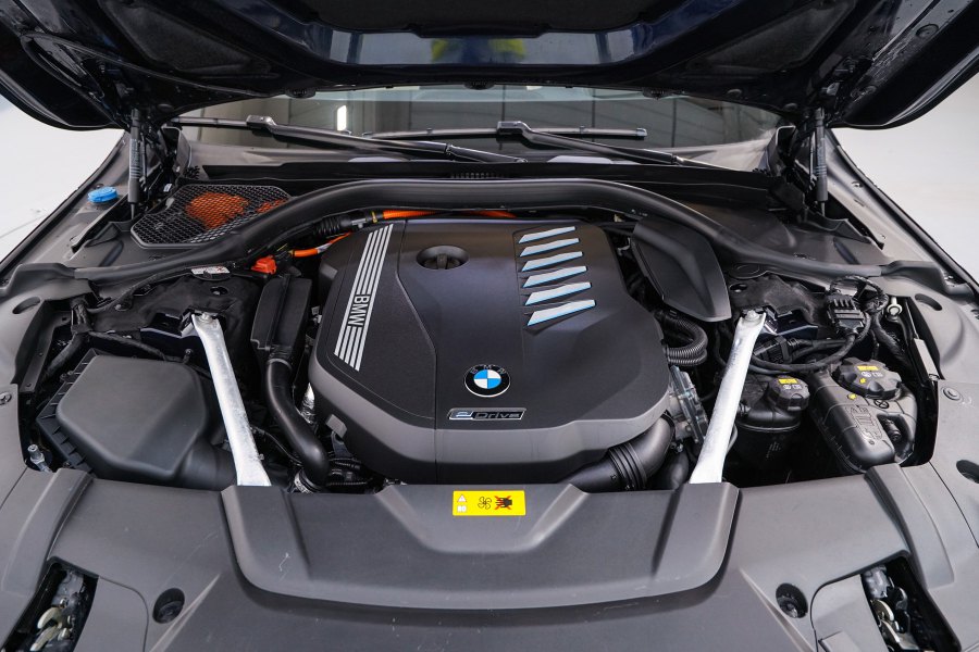 BMW Serie 7 Híbrido enchufable 745e 35
